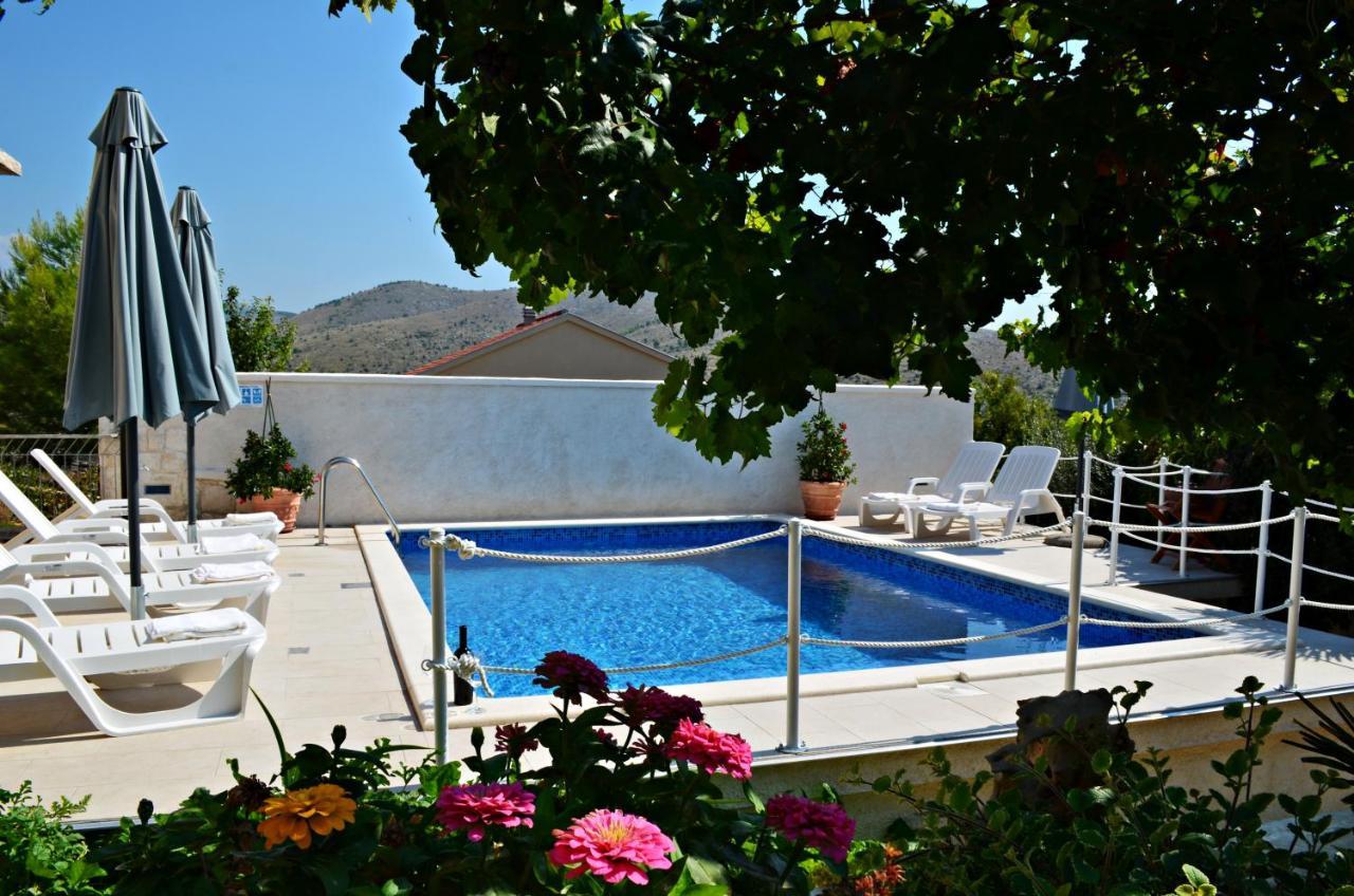 Apartments Villa Ra Zaboric Luaran gambar