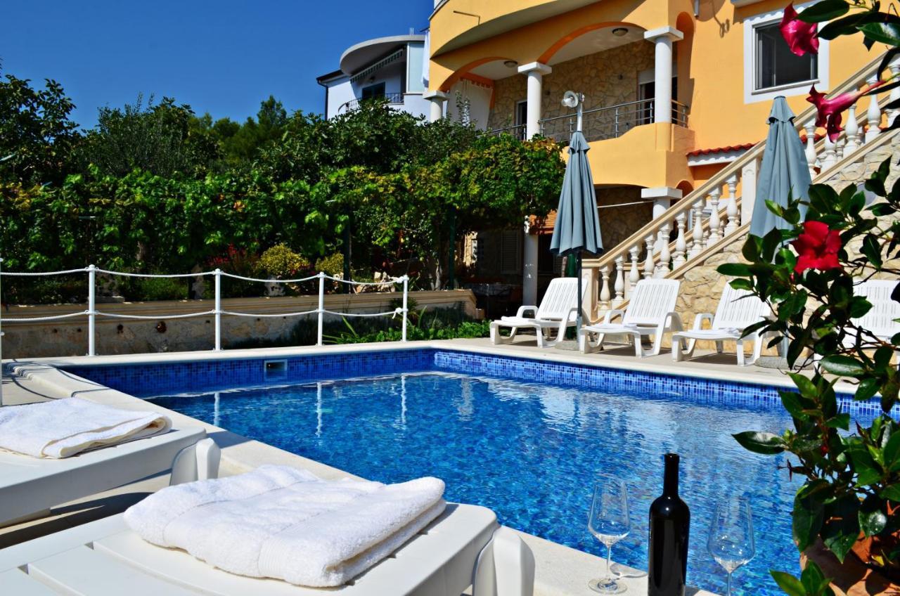 Apartments Villa Ra Zaboric Luaran gambar
